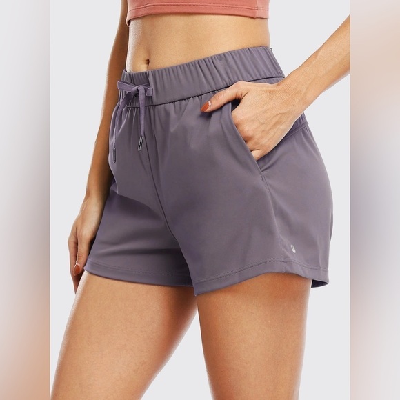 WILLIT Pants - WILLIT Women’s 2.5 Inch Gray Yoga Shorts Size Medium